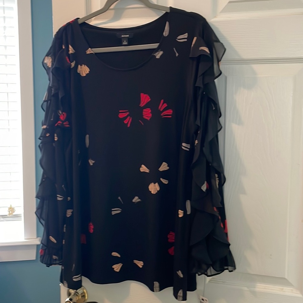 This a beautiful blouse